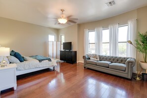House (5 Bedrooms) | Interior