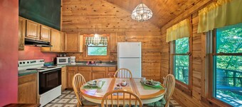 Eureka Springs Studio w/ Deck, Views & Bbq!