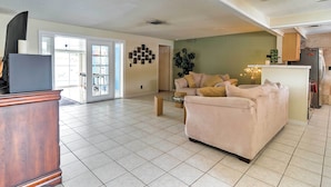 Unclassified image, 2 of 26, button - St Petersburg Home W/pool - 4 Miles From Downtown! (St. Petersburg)