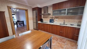 Fridge, stovetop, dishwasher, toaster - Villa on the Beach Areas de Carril Rias Baixas (Moffat)