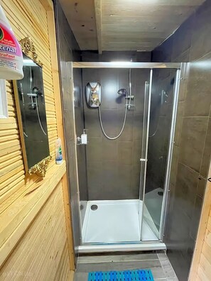Cabin | Bathroom - Woodland Camping pod With use of Campsite Bathroom (Grantham)
