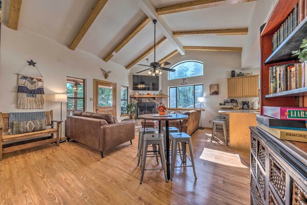 Interior - Charming 'coppertop' Cloudcroft Cabin: 3 Mi to Ski (Cloudcroft)