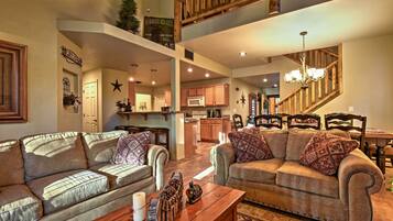 House (5 Bedrooms) | Interior