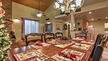 House (5 Bedrooms) | Interior