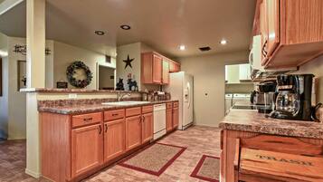 House (5 Bedrooms) | Interior