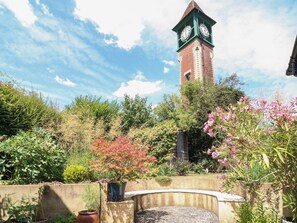 Property grounds - Cherry Garden Cottage (Cranbrook)