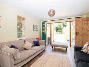 Cottage | Living area | Fireplace - Cherry Garden Cottage (Cranbrook)