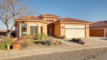 House (3 Bedrooms) | Front of property