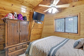 Interior - Near Hiking & Golfing: Munds Park Cabin w/ Deck! (Munds Park)