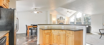 Secluded Boulder House - Next to National Forests!