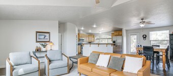 Secluded Boulder House - Next to National Forests!