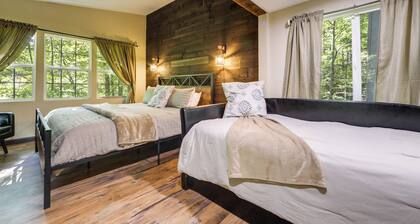 Pet-friendly Gatlinburg Home: Pickleball & Golf