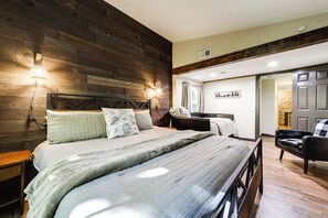 Interior - Hot Tub & Game Room: Gatlinburg Golf Getaway! (Gatlinburg)