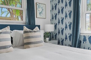 4 Schlafzimmer, Schreibtisch, Bügeleisen/Bügelbrett, Reisekinderbett