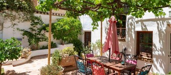 Charming house in Nigüelas with patio and terrace