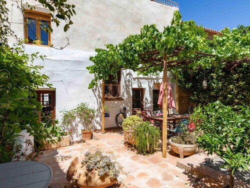 Charming house in Nigüelas with patio and terrace