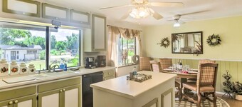 Patio & Yard: Dtwn Cottonwood Home!