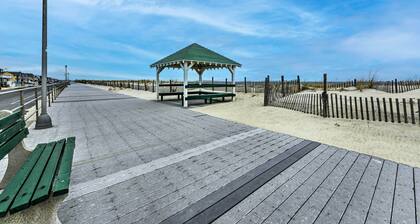 Seaside Park Apt: Outdoor Shower, Walk to Beach!