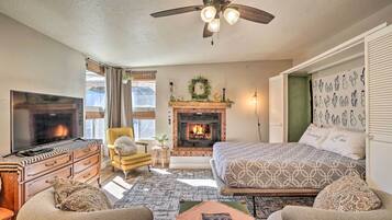 Apartment (0 Bedroom) | Laptop workspace, iron/ironing board, free cribs/infant beds, bed sheets