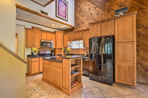 Private Deck & Dock: Home on Lake Hamilton!