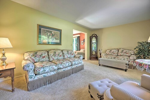 Lovely Holland Home w/ 1 Mile to Lake Michigan!