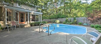 Lovely Holland Home w/ 1 Mile to Lake Michigan!