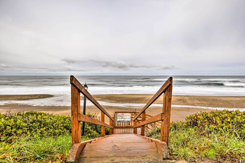 Lincoln Beach Condo w/ Balcony + Ocean Views!