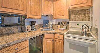 Ski Lovers Studio w/ Easy Pool + Hot Tub Access!