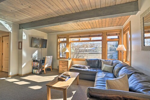 Pool + Hot Tub Access! Ski Lovers Studio