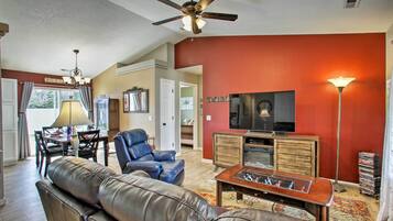 House (3 Bedrooms) | Front of property