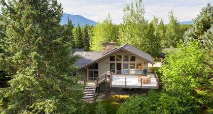 West Glacier Home w/ Majestic Mountain Views!