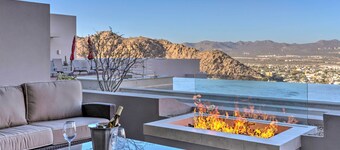Luxe Mtn Top Retreat w/ Pool Access & Sea View!