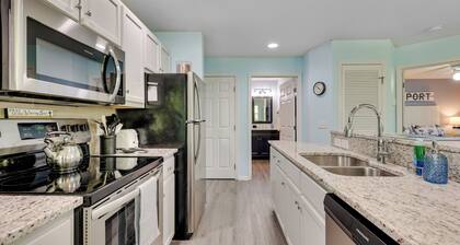 Private Deck & Pool Access: Southport Resort Condo