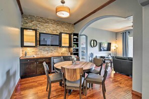 House (3 Bedrooms) | Interior - Poolside Paradise! Luxe Golf Getaway in Phoenix (Phoenix)