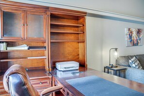 House (3 Bedrooms) | Interior - Poolside Paradise! Luxe Golf Getaway in Phoenix (Phoenix)