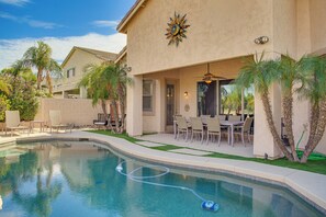 House (3 Bedrooms) | Interior - Poolside Paradise! Luxe Golf Getaway in Phoenix (Phoenix)