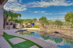 House (3 Bedrooms) | Interior - Poolside Paradise! Luxe Golf Getaway in Phoenix (Phoenix)