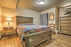 House (4 Bedrooms) | Interior - Milford Lake Vacation Rental: Walk to Beach! (Milford)