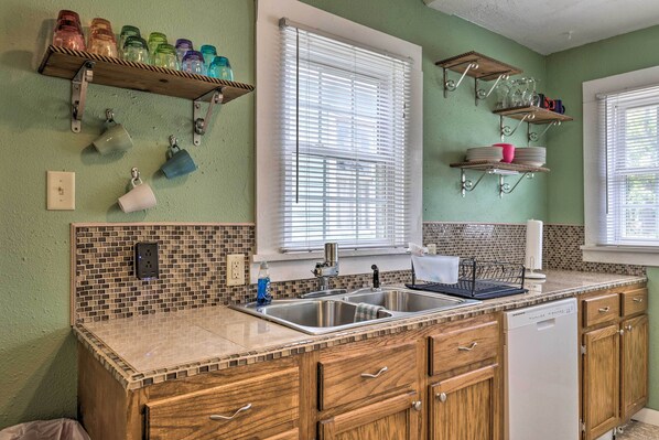 House (2 Bedrooms) | Interior - Cozy Gulfport Home: Walk to Beach, Marina & Casino (Gulfport)