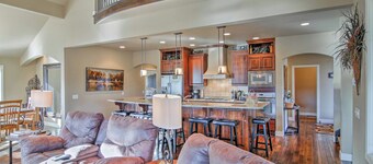 'bella Greens' Spacious Sturgis Home w/ Large Deck