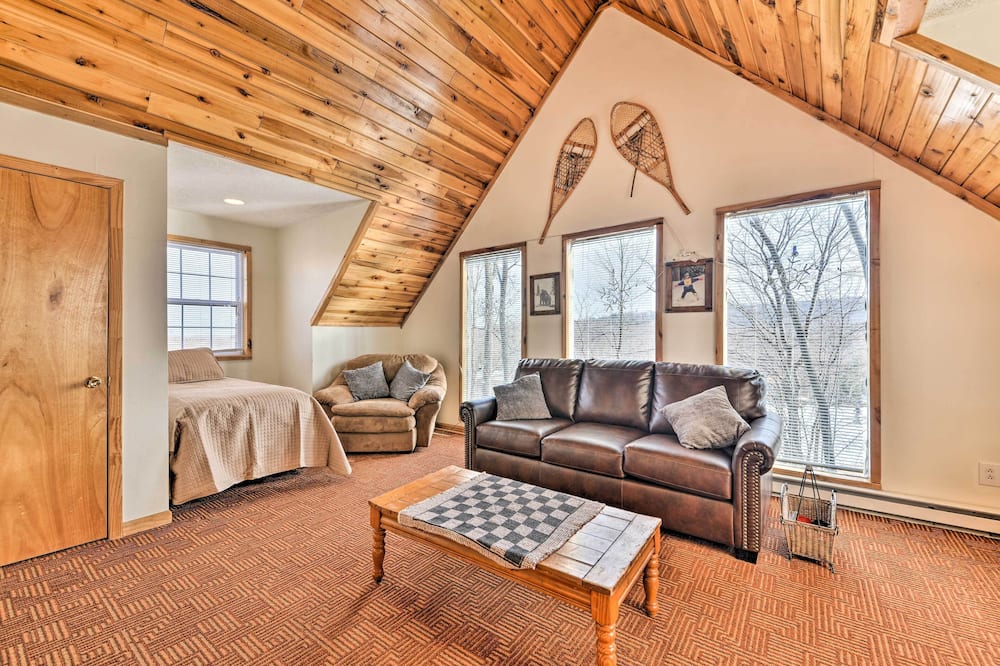 Ski-in/ski-out Ghent Cabin w/ Mountain Views! - Beaver, WV