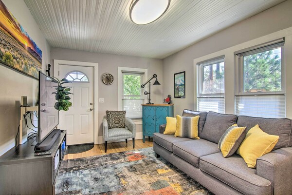 Colorado Springs Bungalow - Walk To Downtown! - Cheyenne Mountain Zoo, Colorado Springs