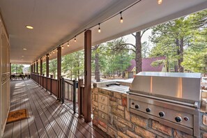 Interior - Sand Volleyball & Deck: Munds Park Getaway! (Munds Park)