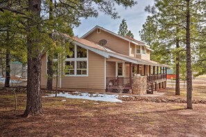 Interior - Sand Volleyball & Deck: Munds Park Getaway! (Munds Park)