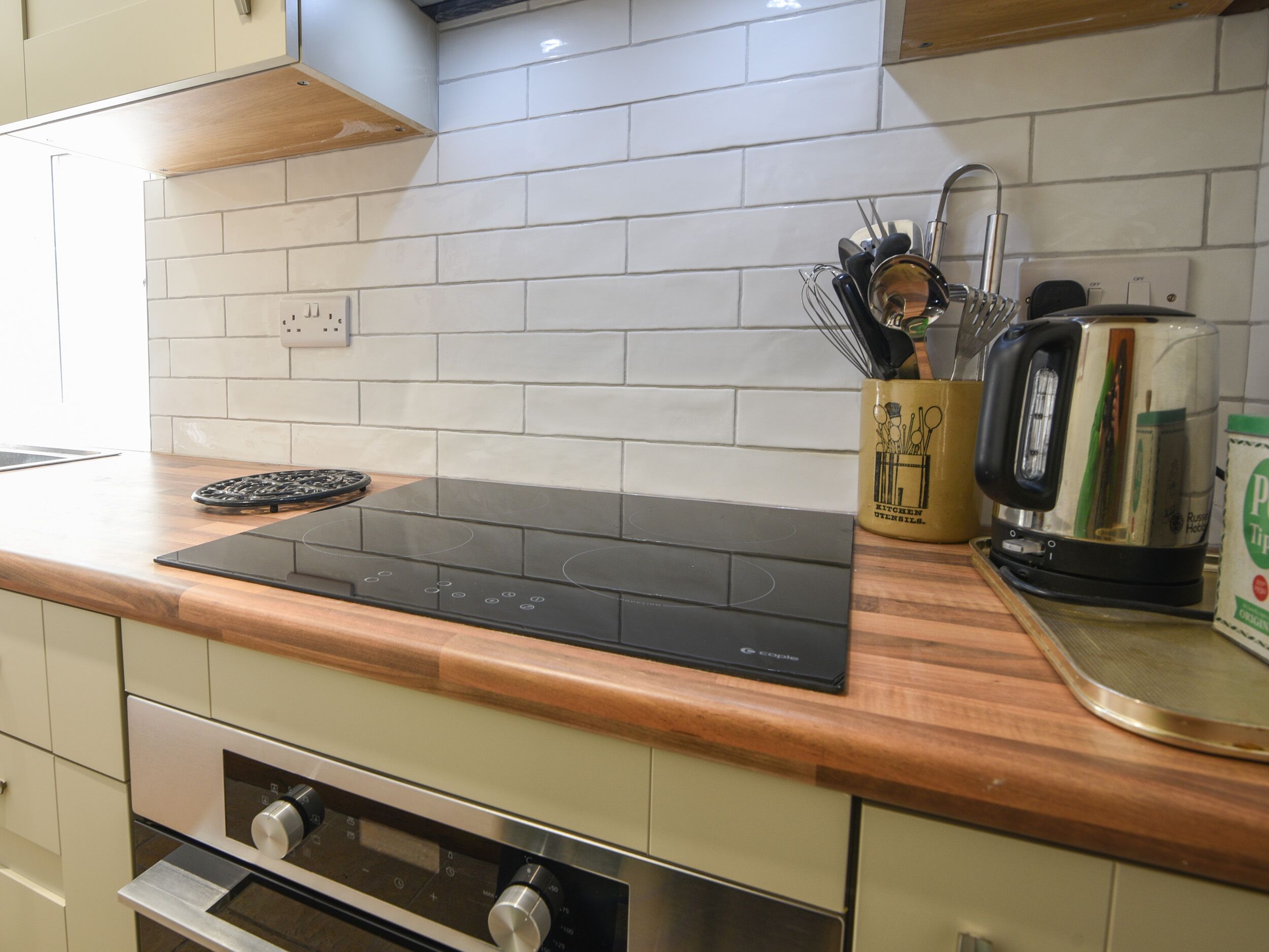 Fridge, dishwasher, electric kettle, toaster