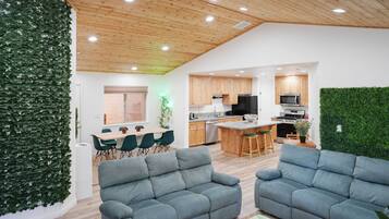 Vila (3 Bedrooms) | Bagian depan properti