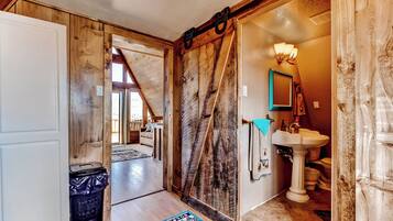 House (1 Bedroom) | Interior