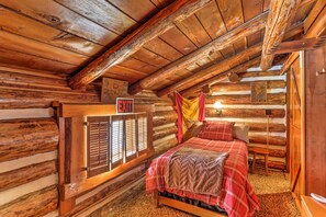 House (4 Bedrooms) | 4 bedrooms, free cots/infant beds, bed sheets - Paynes Creek Home w/ Hot Tub and Views! (Paynes Creek)