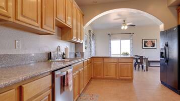 House (3 Bedrooms) | Interior