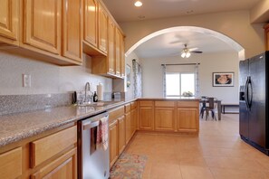 House (3 Bedrooms) | Interior